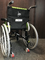 Fauteuil roulant Giro avec freins tierce-personne – Image 13