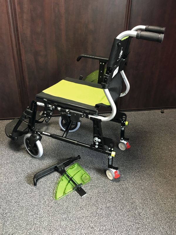 Fauteuil roulant Giro avec freins tierce-personne – Image 7